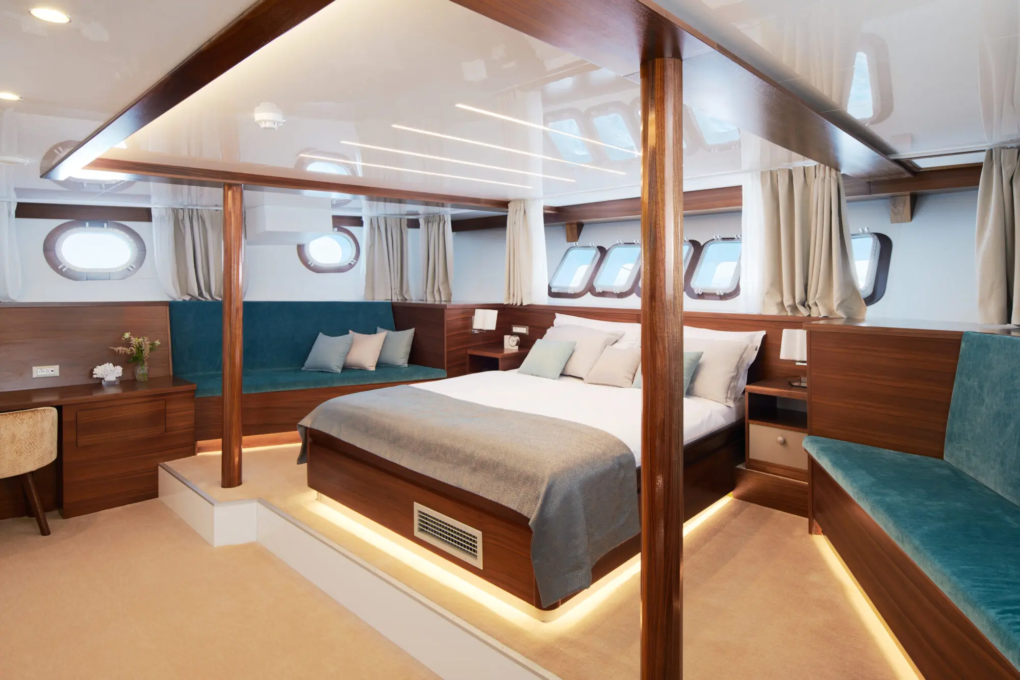 Corsario Yacht Charter Cabins