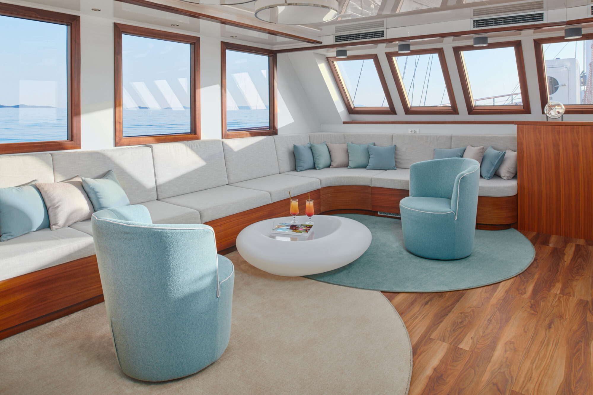 Corsario Yacht Charter Interior