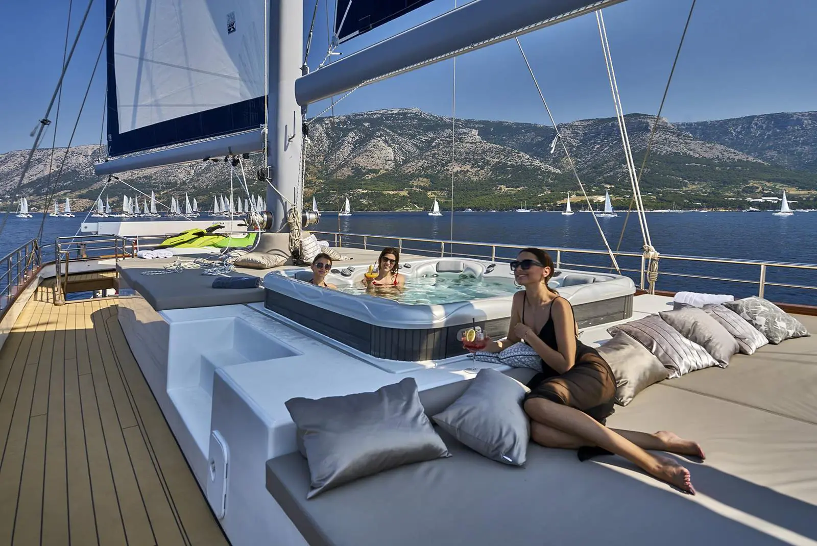 Dalmatino Yacht Charter Exterior