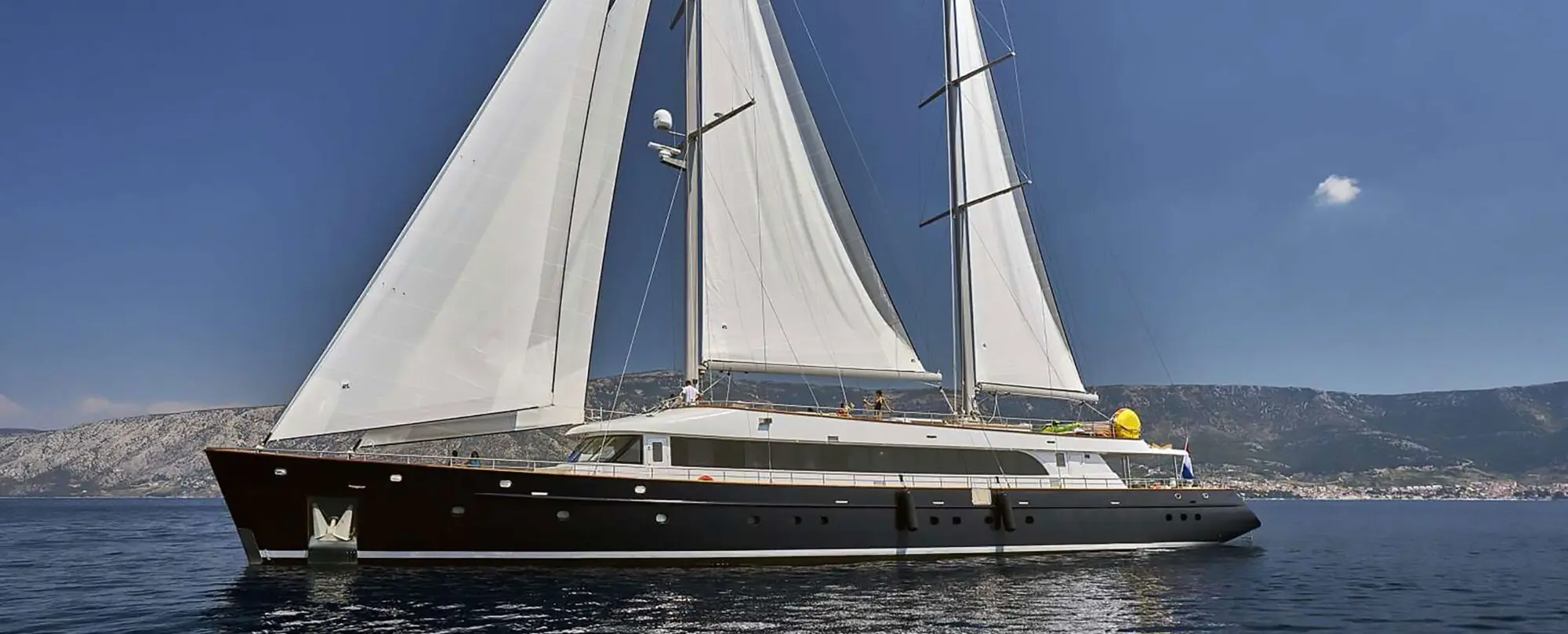 Dalmatino Yacht Charter