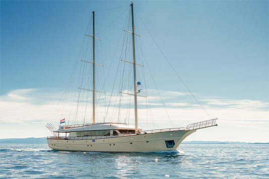 Son de Mar Yacht Charter