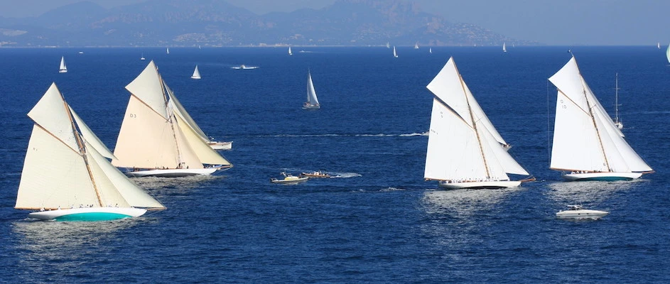 The four remaining 15mRs racing against each other. From left: HALLOWE’EN, TUIGA, HISPANIA and THE LADY ANNE (all built by William Fife III)