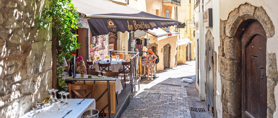 Beautiful alleyways in Cannes 