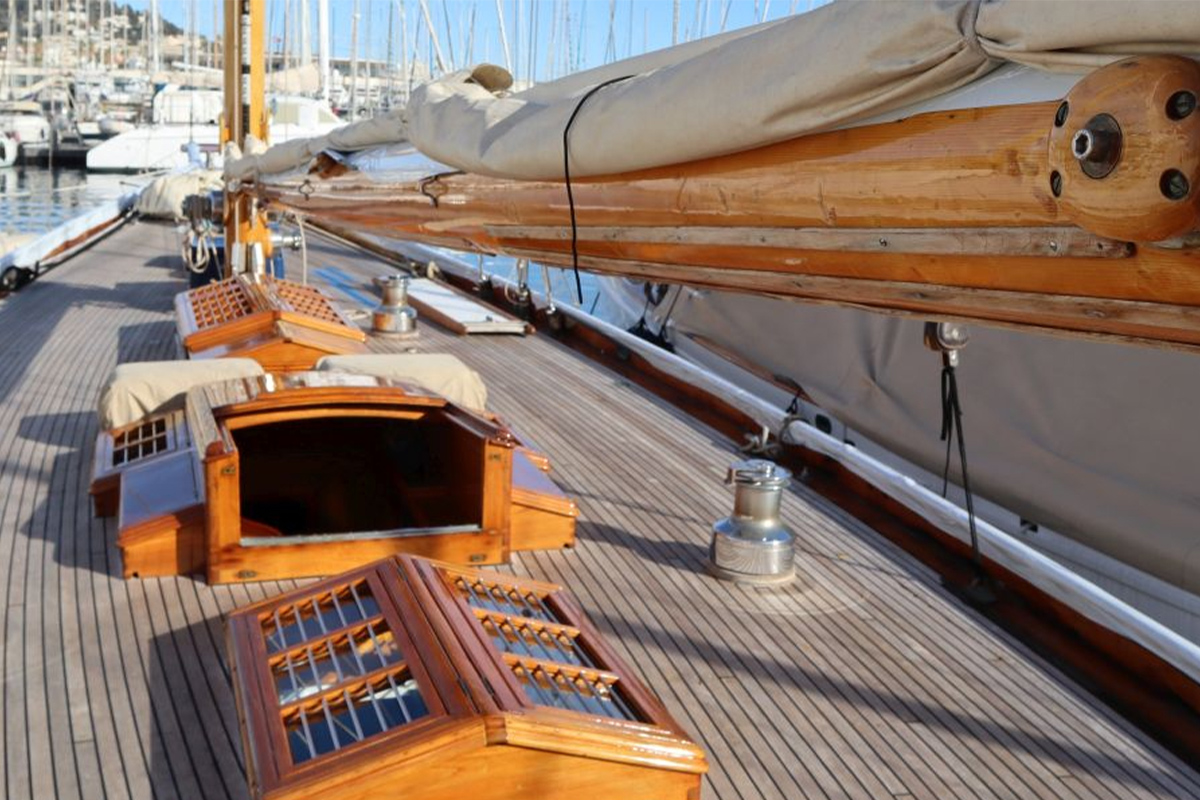 Noblesse Yachts