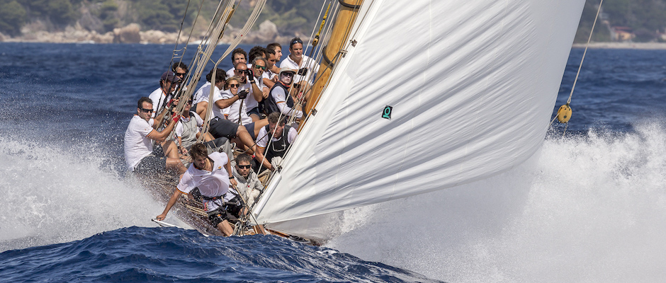 Experience the thrill of sailing on a classic yacht