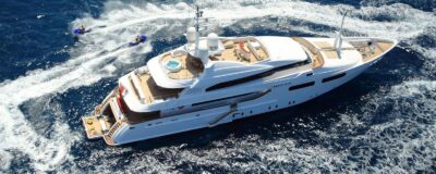 Magenta Yacht Charter